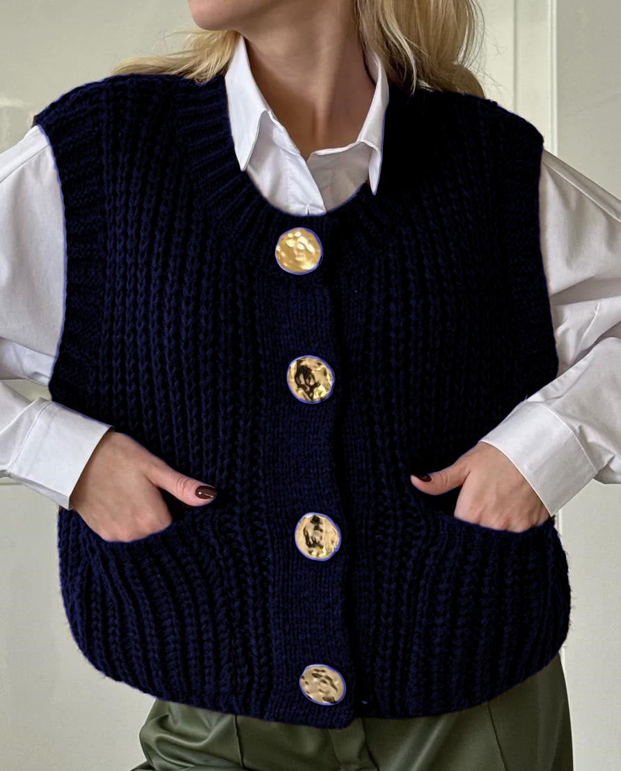 Damen gemütliche Strickweste mit großen Knöpfen und praktischen Taschen Amawinc