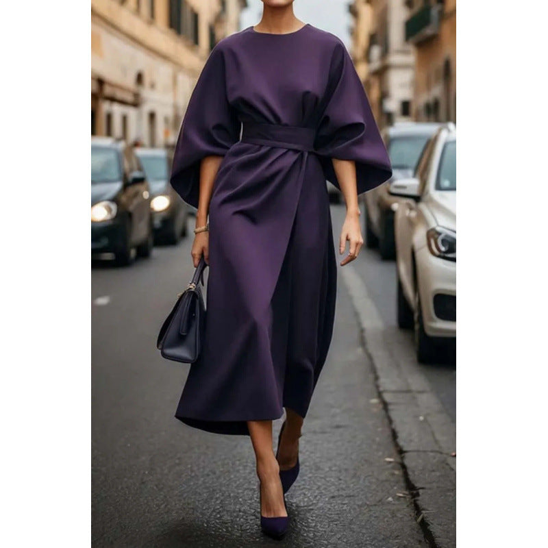 Fledermausärmeliges, lässiges Taillenkleid mit langem Rock von Fudus
