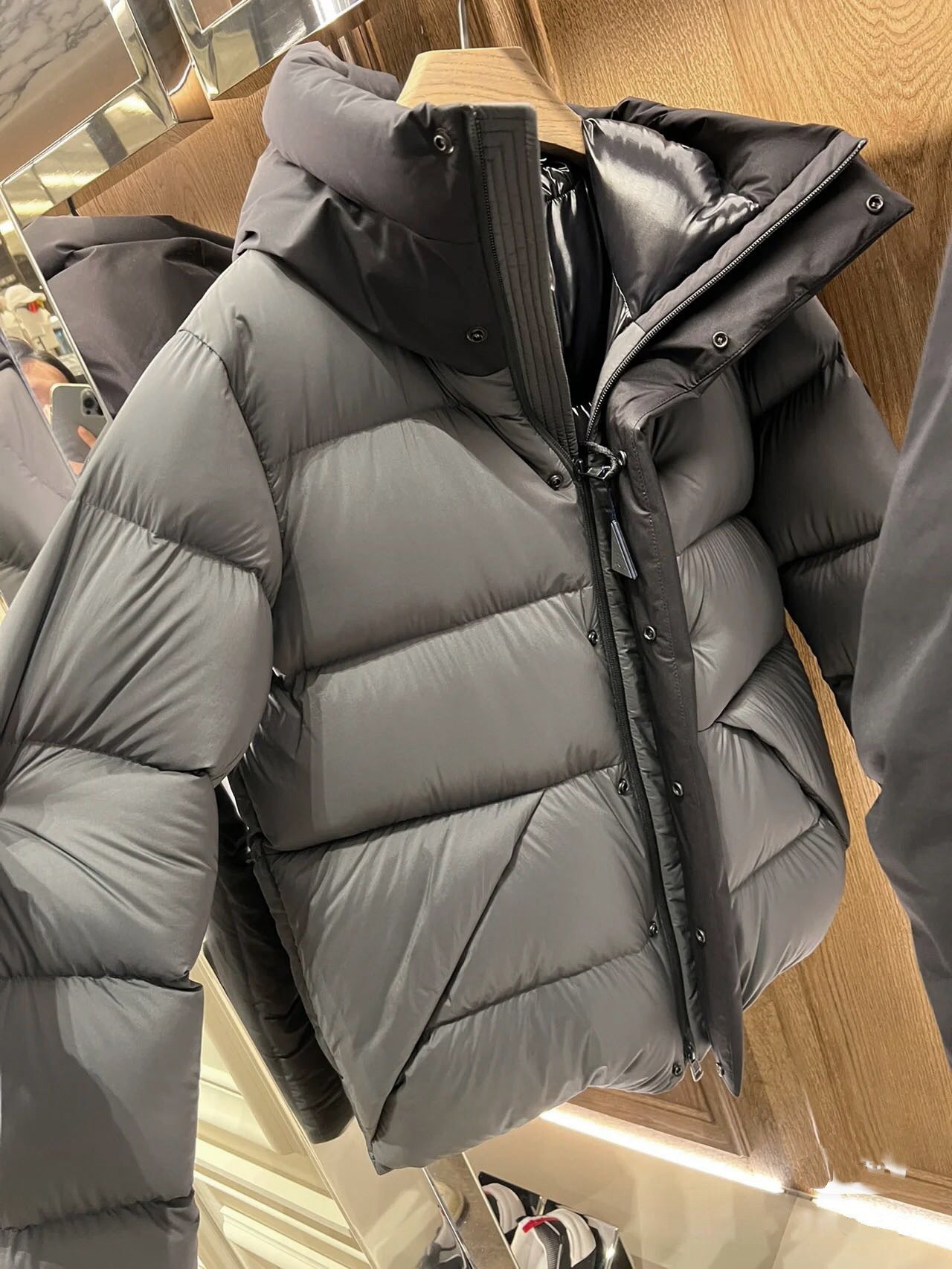 Damen Daunenjacke mit hohem Kragen und praktischen Reißverschlusstaschen Amawinc