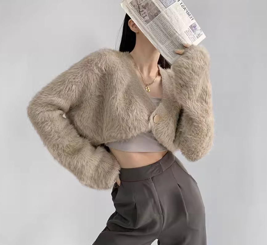 Damen cropped Strickjacke mit voluminösen Ärmeln und Knopfdetail Amawinc