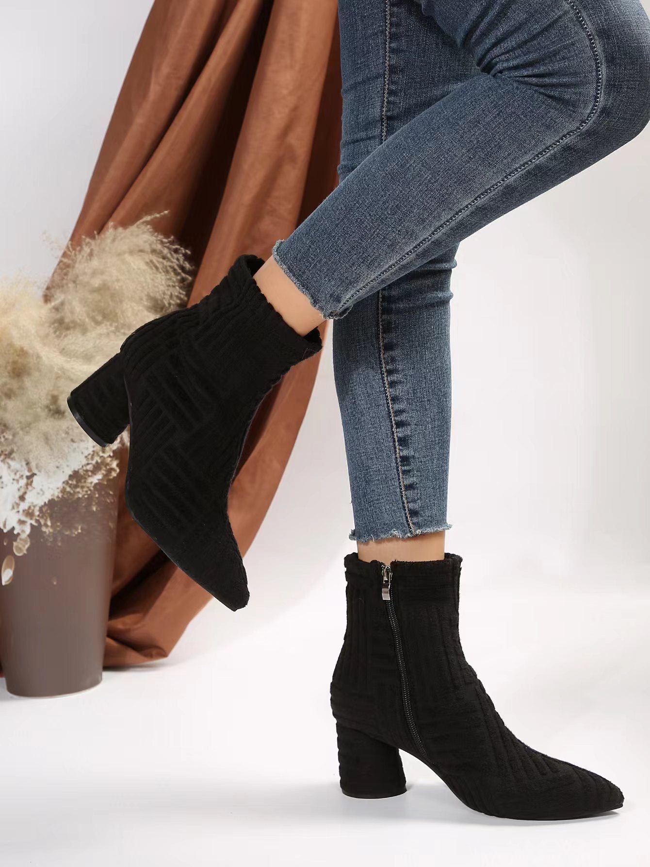 Damen Stiefeletten mit zeitgemäßem Strickdesign und komfortablem Blockabsatz Amawinc