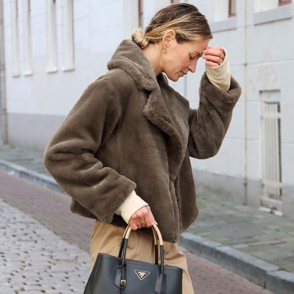 Damen Kuschelige Fleecejacke mit Reverskragen und Seitennaht Amawinc