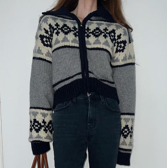 Damen Strickjacke mit floralem Muster und hohen Kragen Amawinc