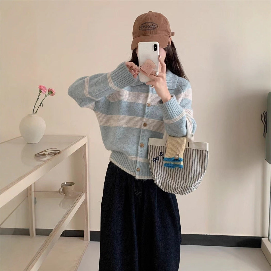 Damen Strickjacke mit charakteristischem Kragen und modischen Blockstreifen Amawinc