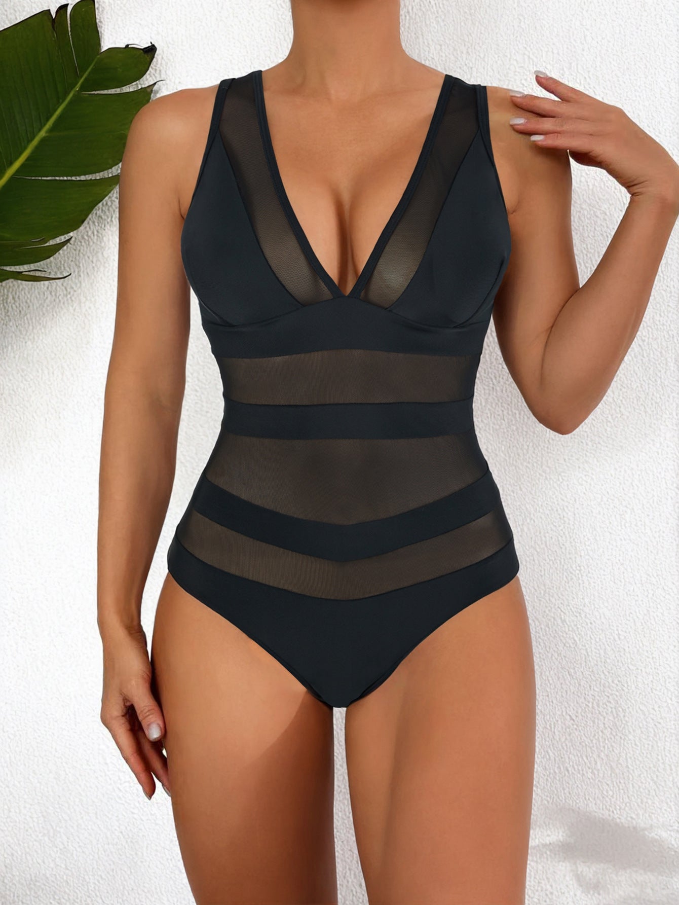 Maillot De Bain Une Pièce Femme Ajusté Décolleté En V Profond Panneau En Mesh Jambe Haute Nordisk Flair