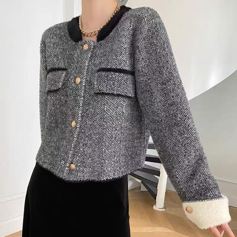 Damen Modischer Strickjacke mit Struktur und eleganten Knopfdetails Amawinc