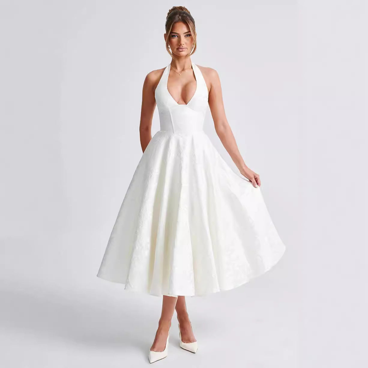 Élégante Robe Maxi Jacquard À Col Halterneck Avec Ceinture Nouée Et Volants Pour Femme