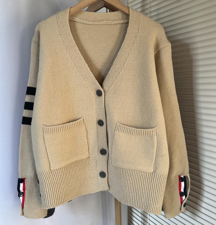 Damen Strickjacke mit hohen Taschen und grafischen Akzenten Amawinc