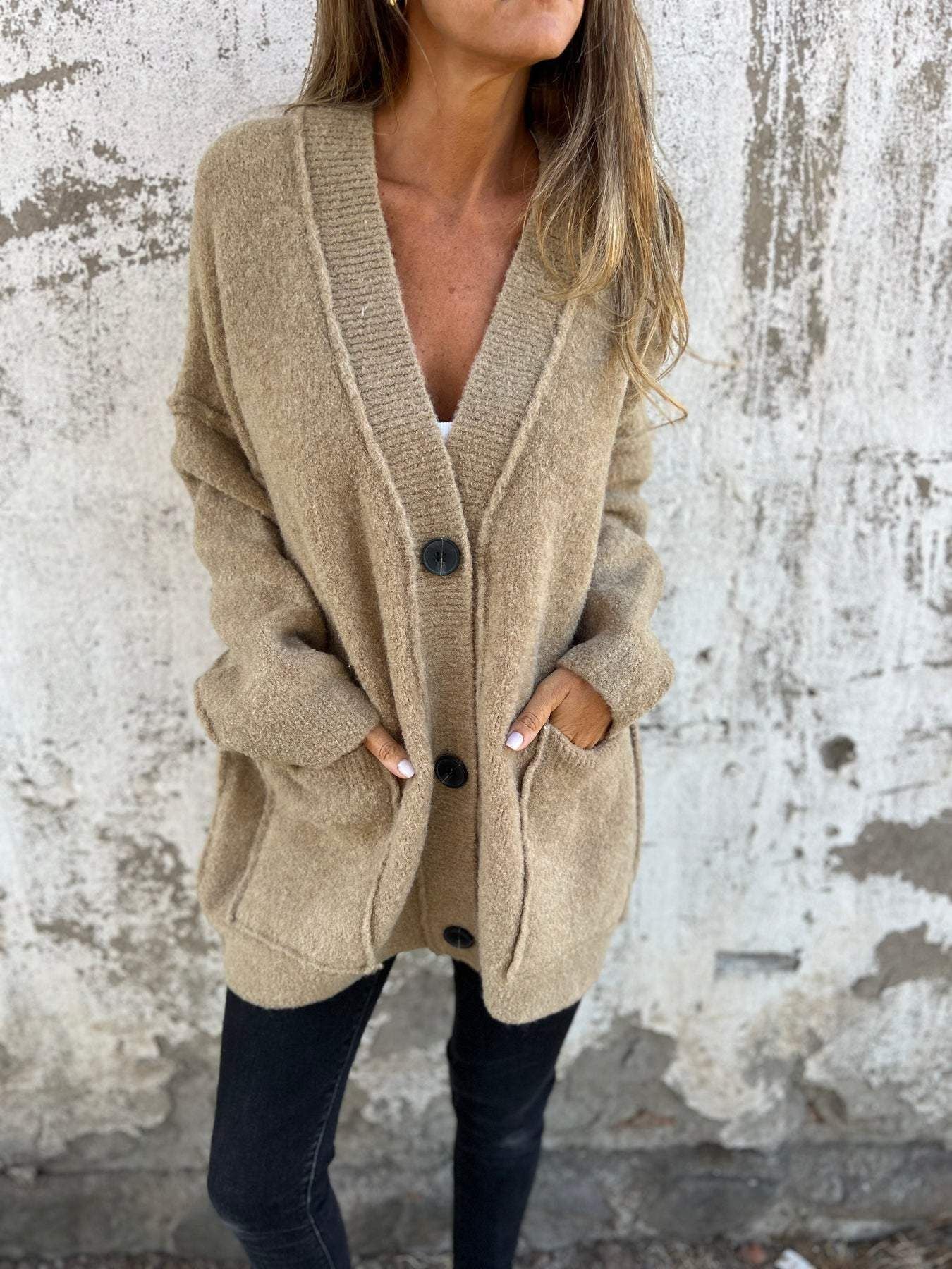 Damen kuschelige Strickjacke mit großen Taschen und Knopfdetails Amawinc