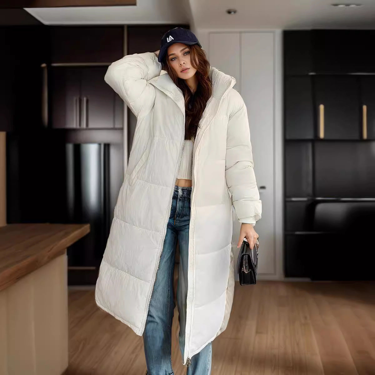 Damen langer, stilvoller Daunenmantel mit praktischer Kapuze und wärmendem Futter Amawinc