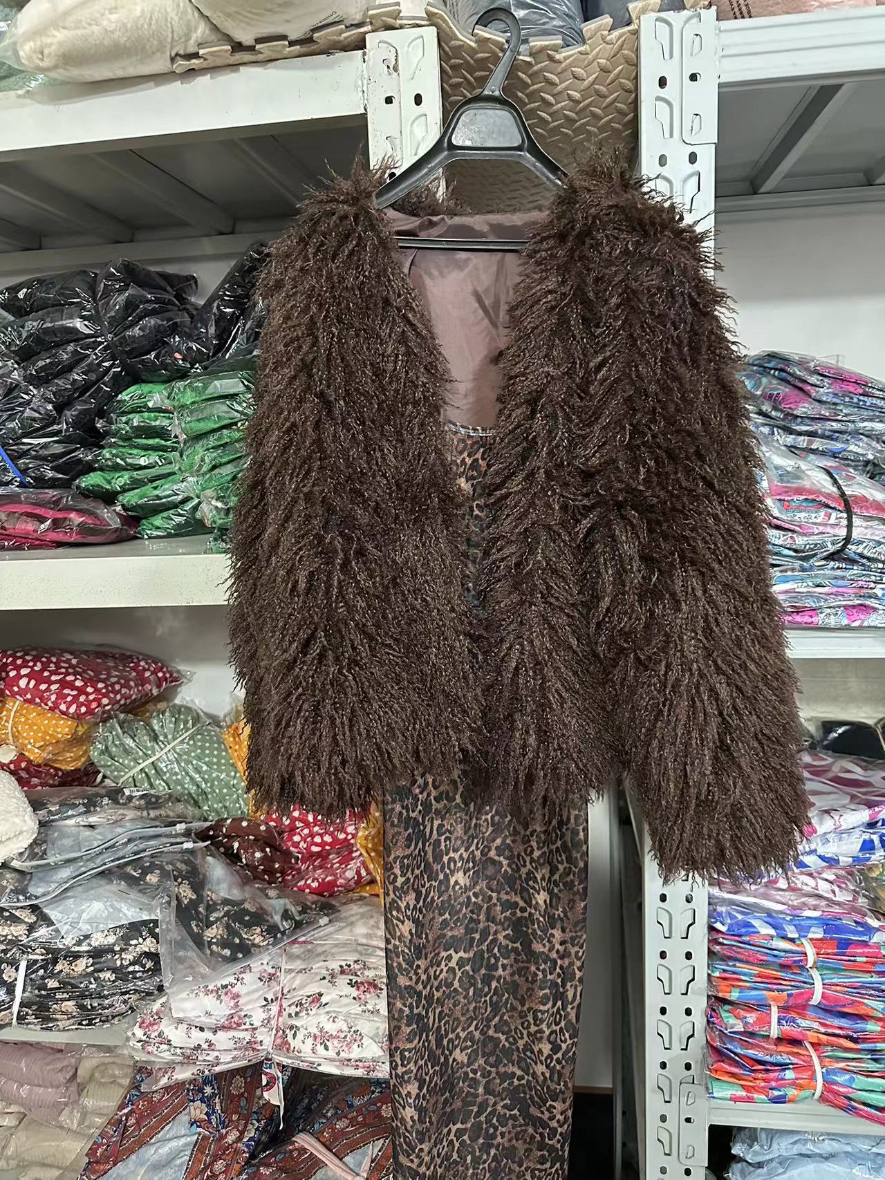 Damen Luxuriöse Kunstfell-Weste mit modischem Schnitt und voluminösem Design Amawinc