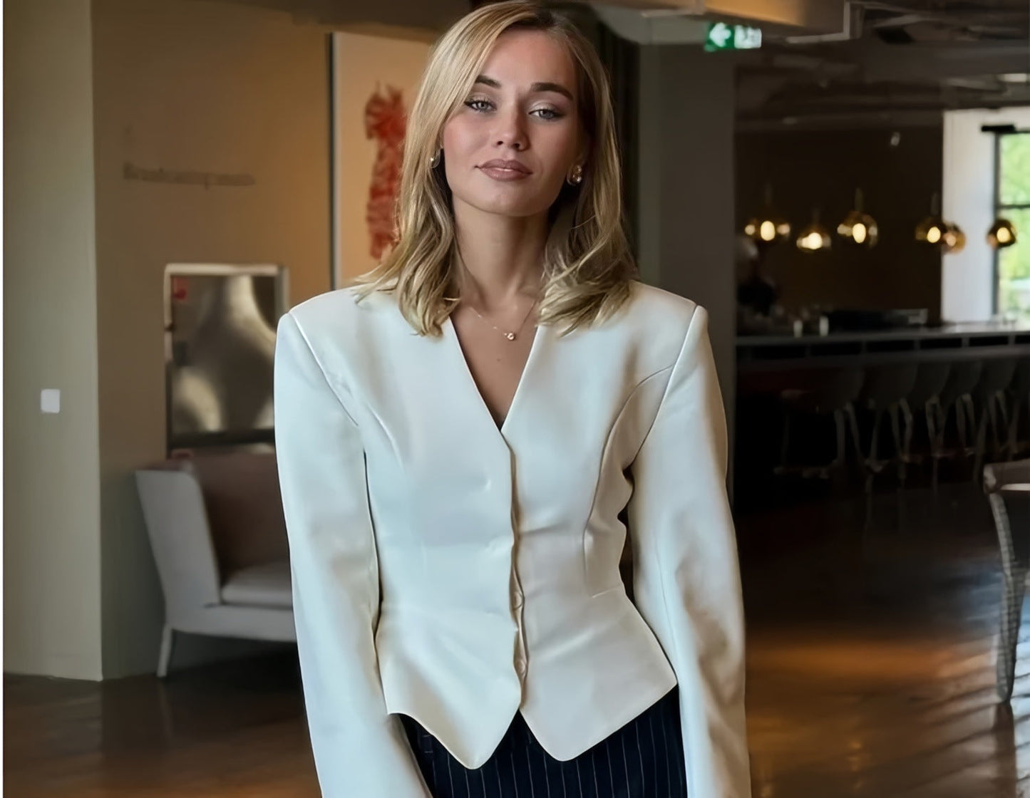 Damen modische Blazerjacke mit tailliertem Schnitt und eleganten Details Amawinc