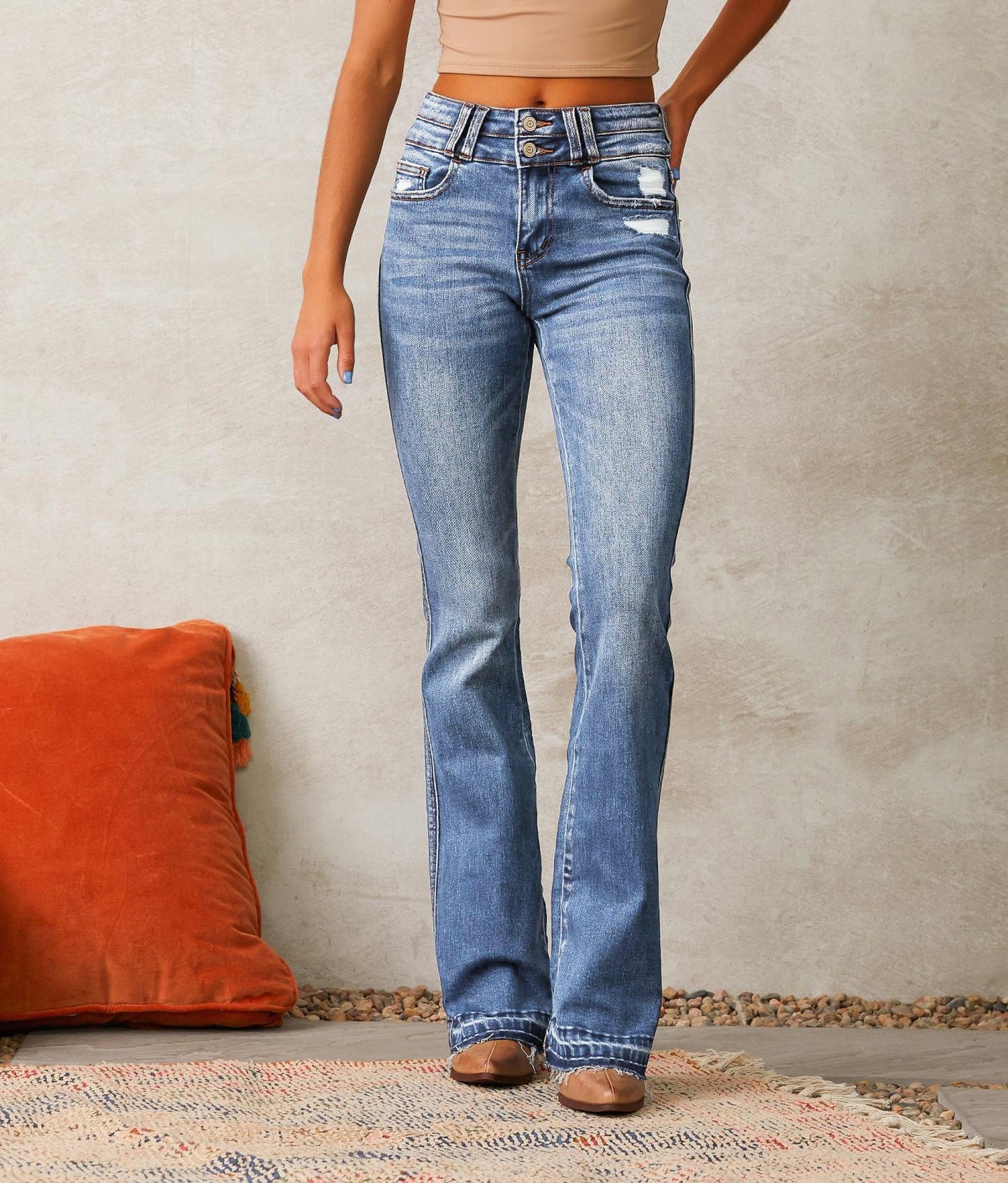Damen Flared Jeans mit lässigem Schnitt und modischen Destroyed-Details Amawinc