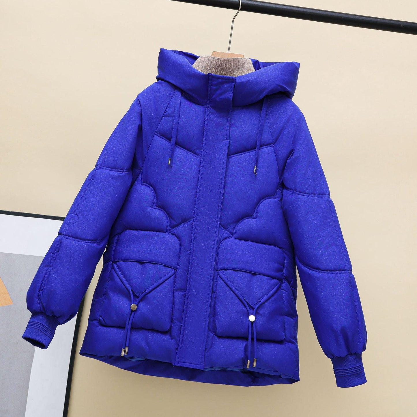 Damen gesteppte Winterjacke mit Kapuze und Herzdetails Amawinc