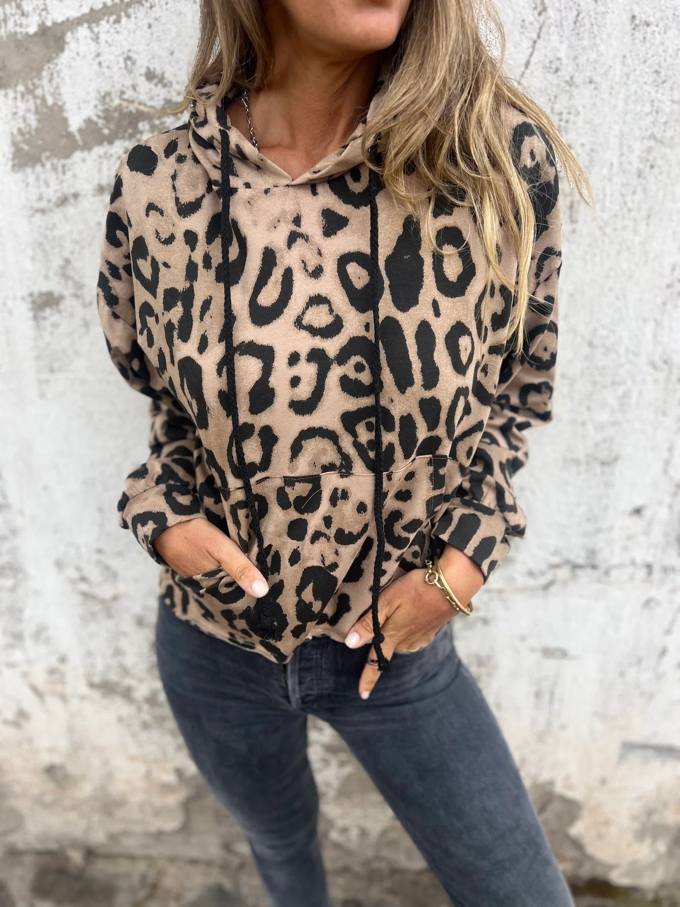 Damen Kapuzenpullover mit lässigem Leopardenmuster und praktischen Seitentaschen Amawinc