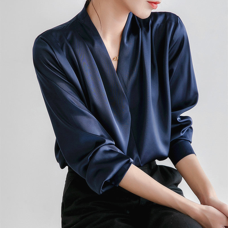 Ava Blouse Satin Encolure V Manches Longues Élégante Aspect Exécutif Pour Bureau Et Décontracté Chic