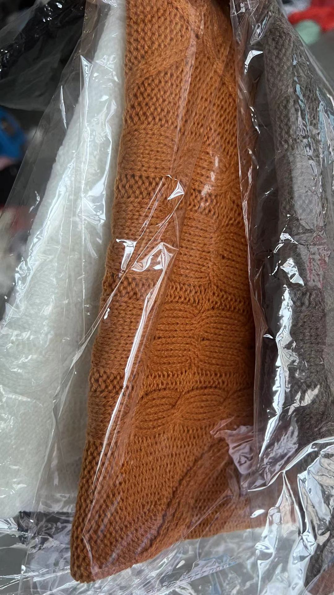 Damen Strickweste mit Zopfdesign und V-Ausschnitt Amawinc