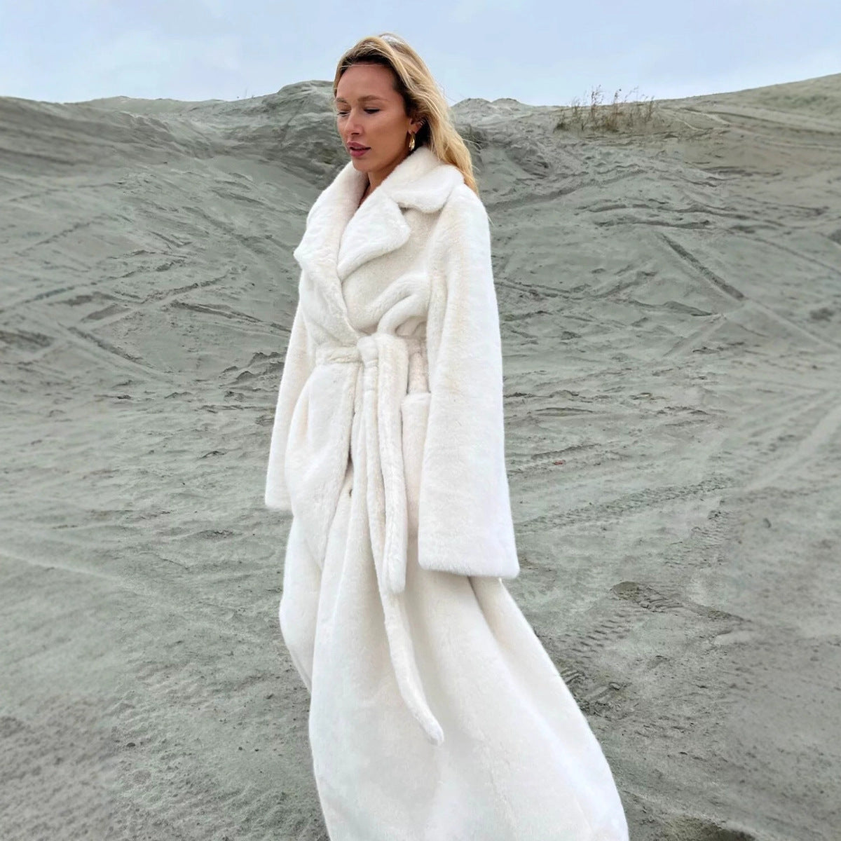 Damen Eleganter, gefütterter Wintermantel mit breitem Revers Amawinc