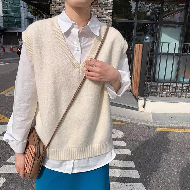 Damen Elegante Strickweste im Relaxed Fit mit V-Ausschnitt und feinen Details Amawinc