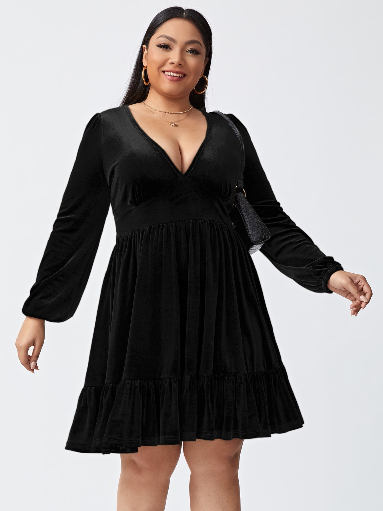 Sexy Samtkleid mit langen Ärmeln von Fudus