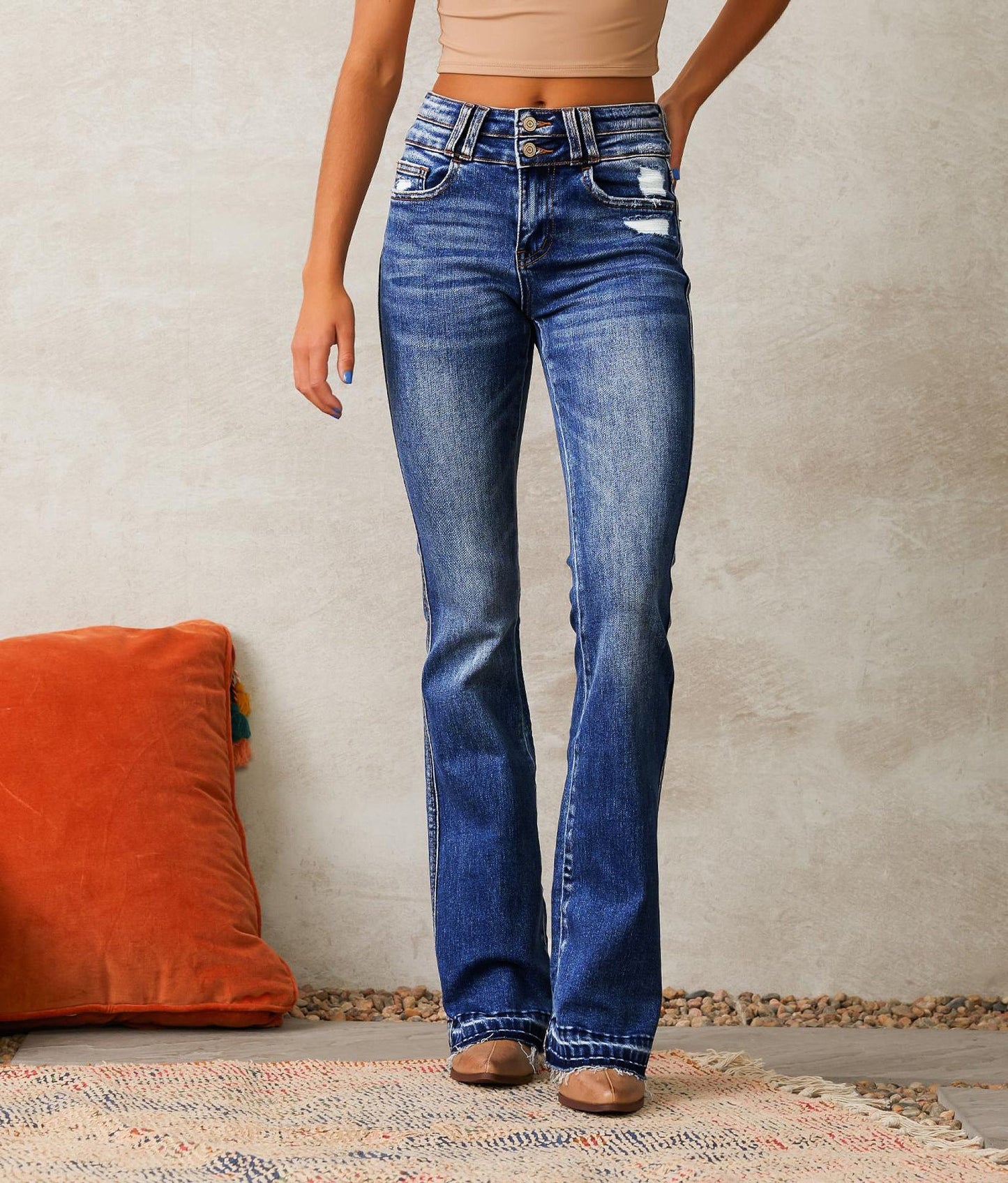 Damen Flared Jeans mit lässigem Schnitt und modischen Destroyed-Details Amawinc