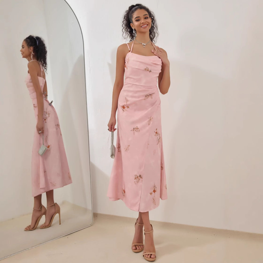 Robe Midi Satinée Pour Femme À Bretelles Avec Motifs Floraux Et Coupe Aline Élégante