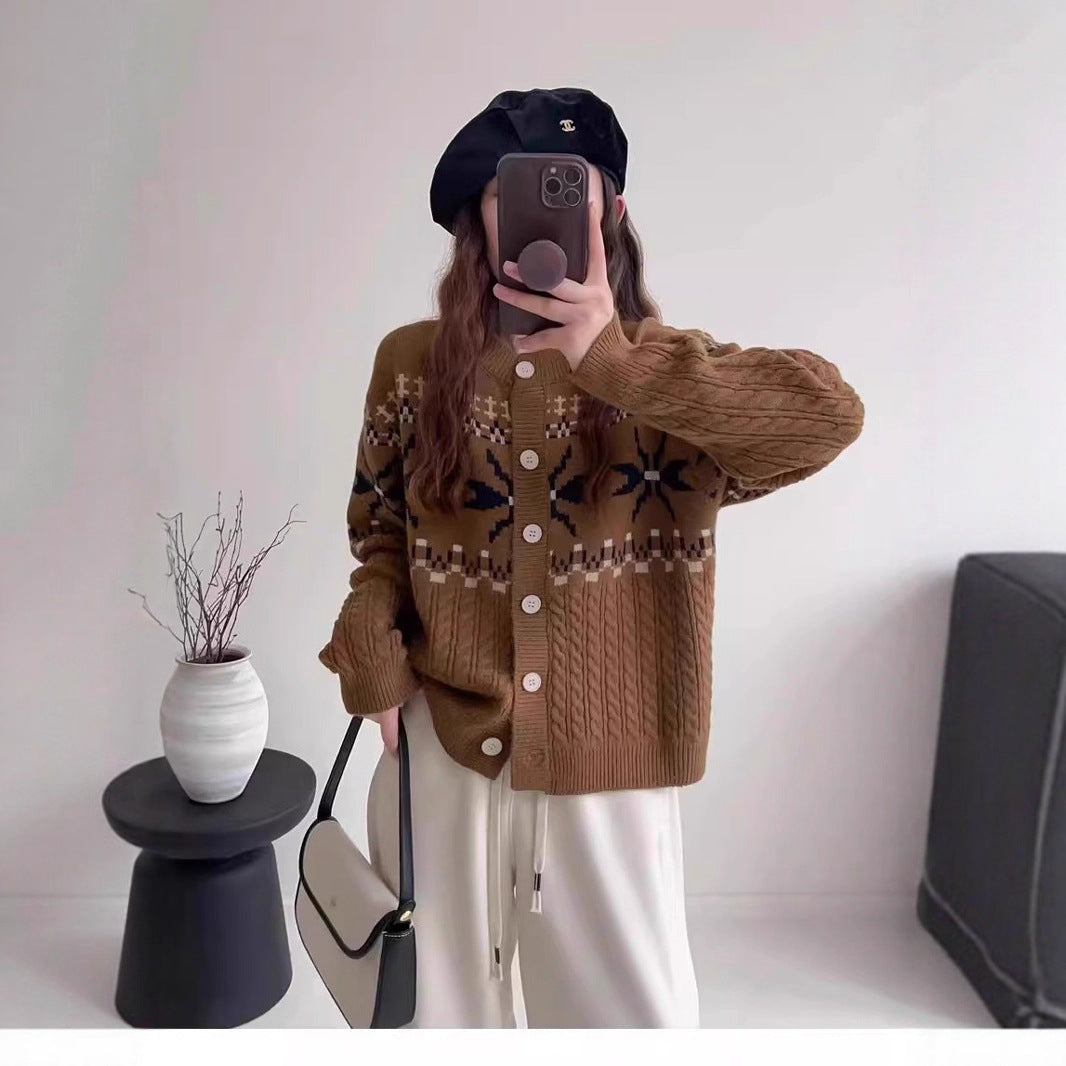 Damen Strickjacke mit traditionellen Mustern und großen Knöpfen Amawinc