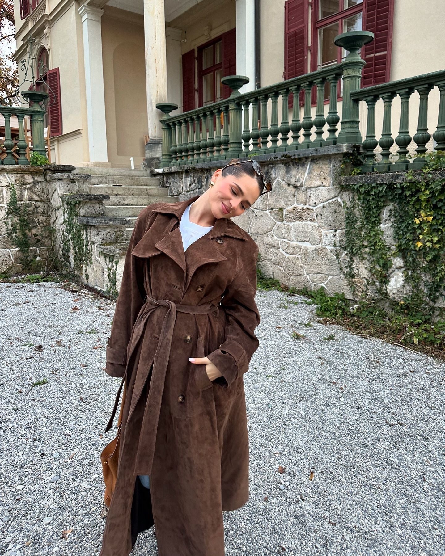 Damen Suede Trenchcoat mit Gürtel und eleganten Knopfdetails Amawinc