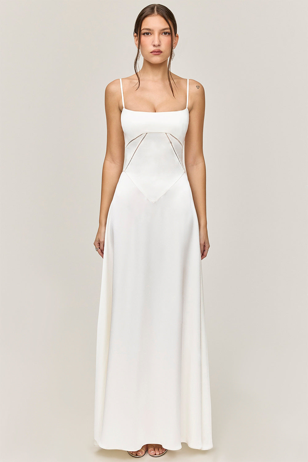 Robe de Soirée Satinée Longue Aline Bretelles Spaghetti Taille Découpée pour Soirées Élégantes