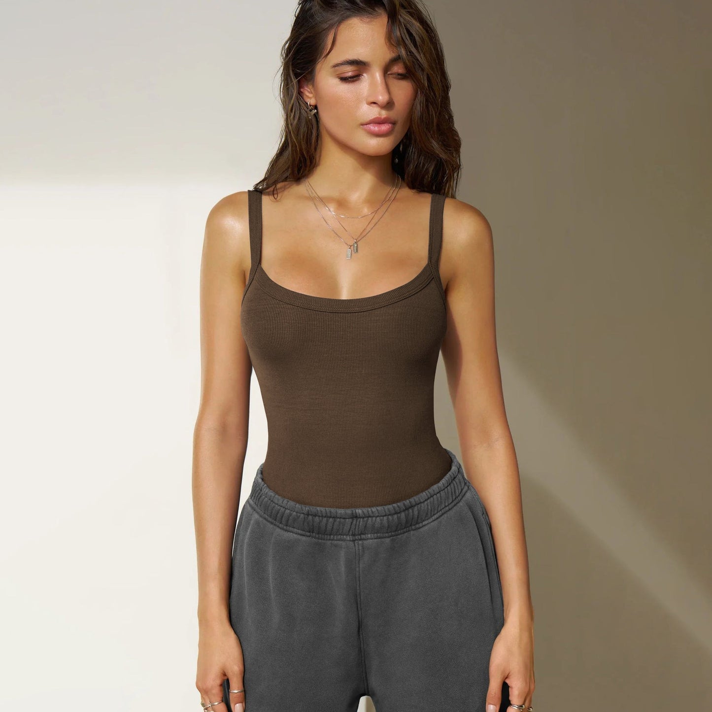 Damen Figurbetonter Body mit verstellbaren Spaghettiträgern Amawinc