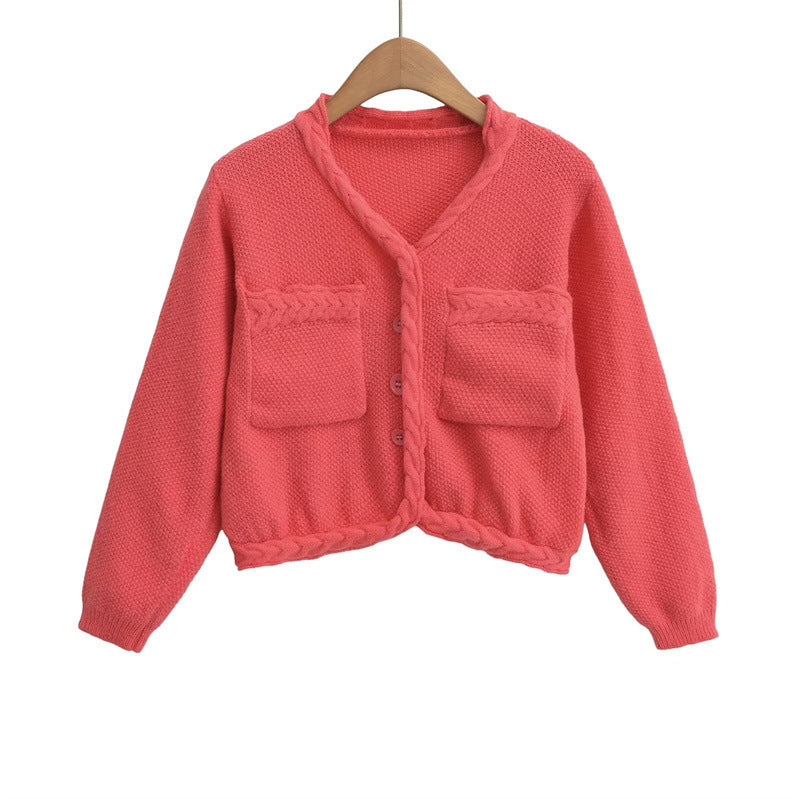 Damen Kurzstrickjacke mit geflochtenen Details und praktischen Taschen Amawinc - Amawinc