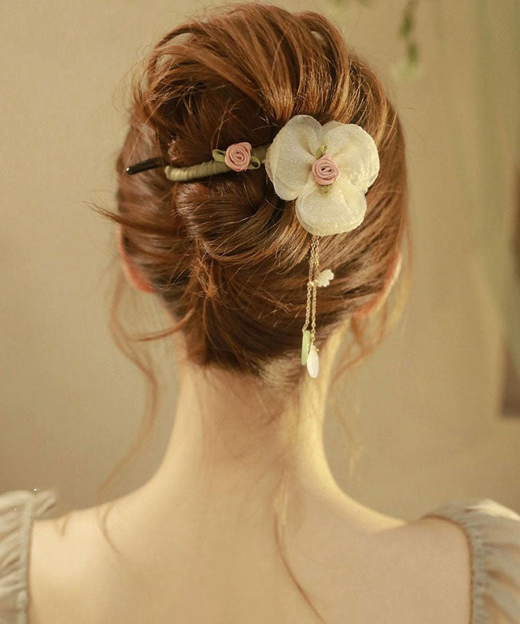 Épingle à cheveux originale en tissu abricot, tulle, perles et pompon floral - Amawinc
