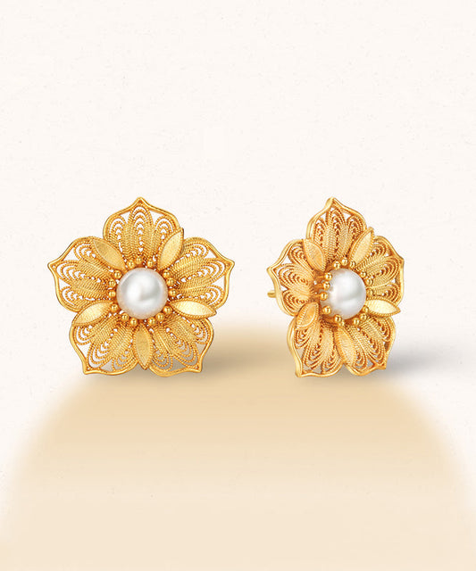 Boucles d'oreilles à tige ajourées en argent sterling doré et perle au design original - Amawinc