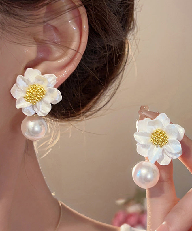 Boucles d'oreilles à tige en alliage acrylique blanc au design original, motif floral et perles - Amawinc