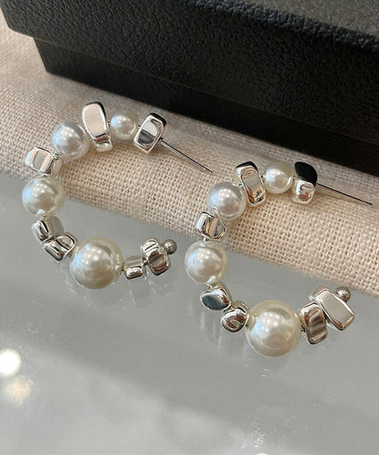 Boucles d'oreilles créoles originales en argent sterling avec perles blanches et argent brisé - Amawinc