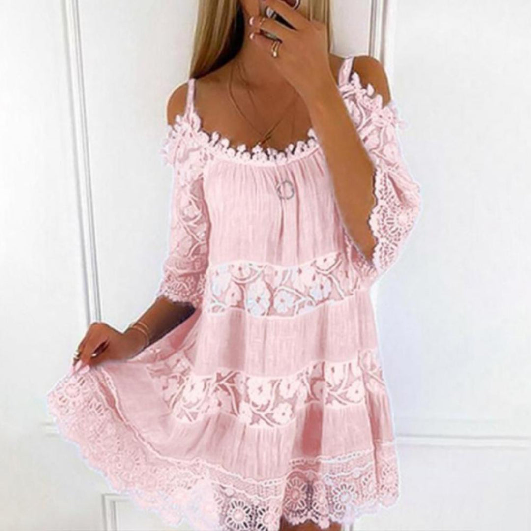 Robe Bardot Courte Fluide Avec Panneaux En Dentelle Et Manches Trois Quarts Léger Pour Été