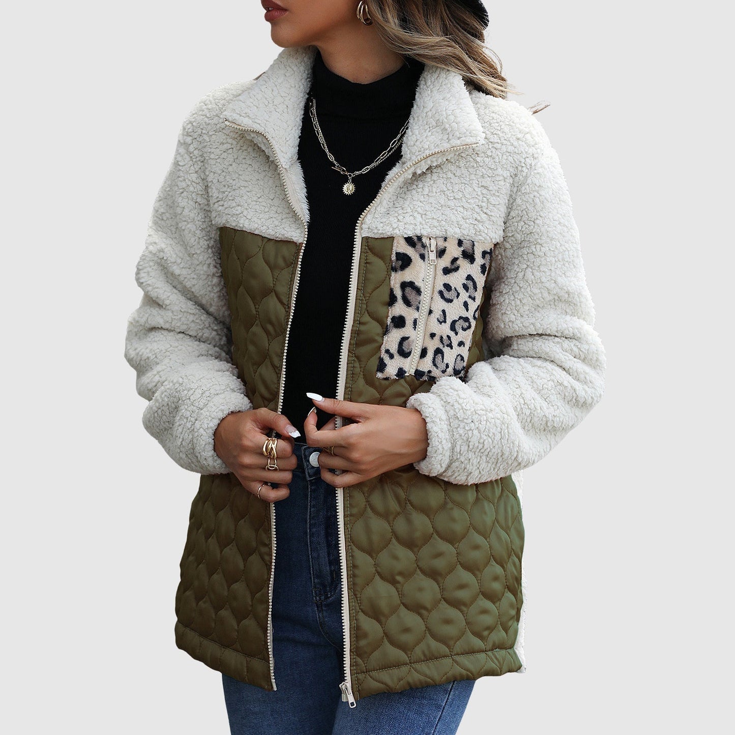 Manteau Hiver Patchwork Matelassé Pour Femme Avec Panneaux Satinés Doux Sherpa Et Détail Léopard