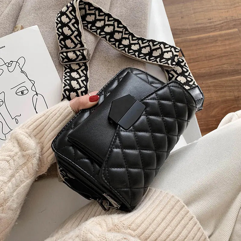 Amawinc Kathryn Sac Bandoulière en Cuir Vegan Matelassé Indispensable au Quotidien avec Bandoulière Réglable