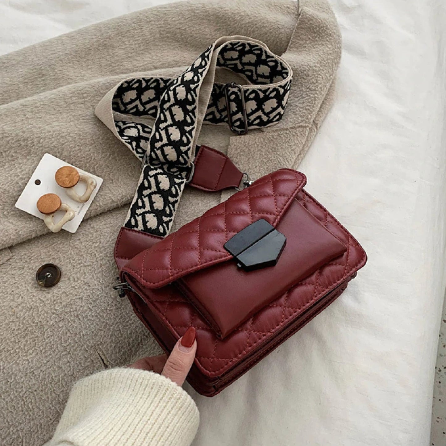 Amawinc Kathryn Sac Bandoulière en Cuir Vegan Matelassé Indispensable au Quotidien avec Bandoulière Réglable