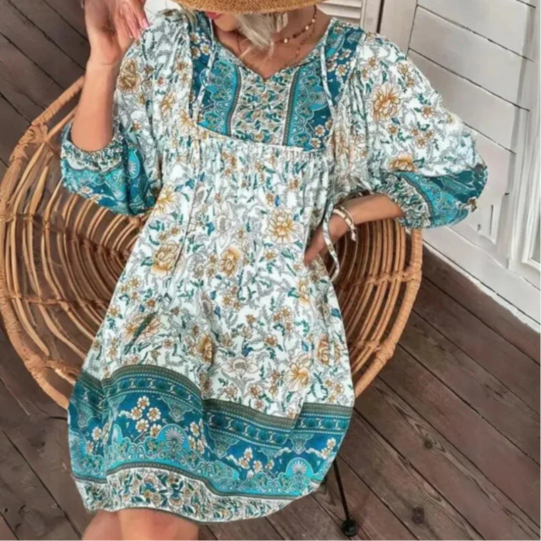 Robe Mini Bohème Fluide Rebecca Avec Encolure En V Et Imprimé Floral Artistique Pour Été Week End