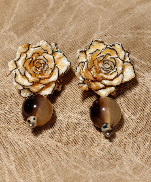 Boucles d'oreilles pendantes rétro en résine et alliage marron à motif floral - Amawinc