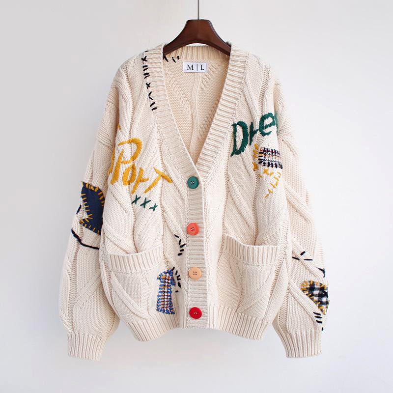 Cardigan Rétro Revival en Tricot Chaud avec Patchwork et Boutons Multicolores par Valentina Rossi