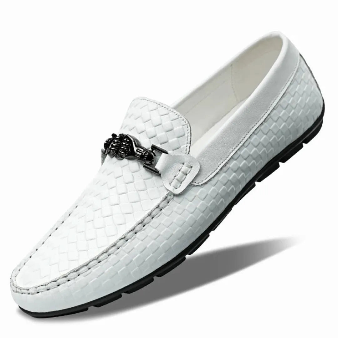 Mocassins Pour Homme Riven En Cuir de Vache Blanc Avec Texture Embossée Et Accent Métallique Semelle Antidérapante