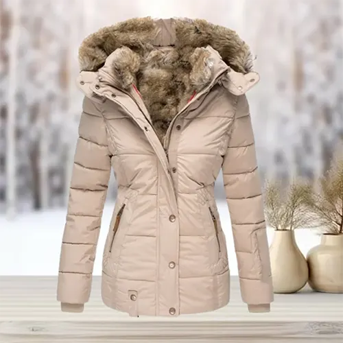 Schlichtes, stilvolles Winterkleid von Fudus