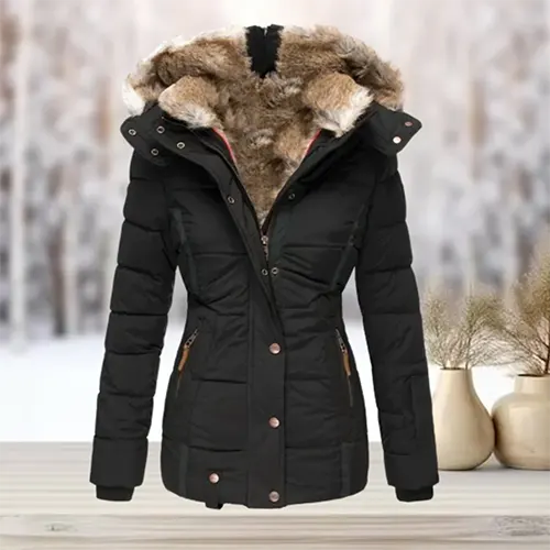 Schlichtes, stilvolles Winterkleid von Fudus