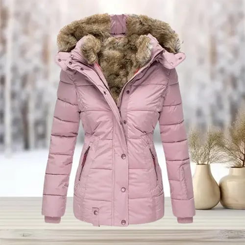 Schlichtes, stilvolles Winterkleid von Fudus
