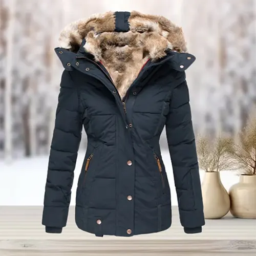 Schlichtes, stilvolles Winterkleid von Fudus