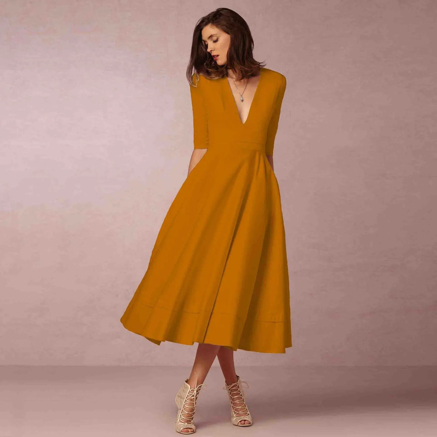 Ulanna:  Glamouröse, elegante Prinzessinnenkleider für Damen