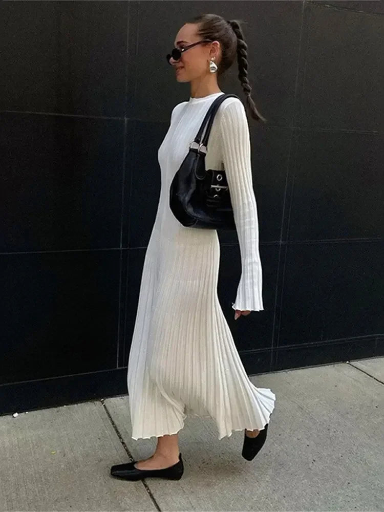 Damen-Plisseekleid Audrey: Elegant, mit Rundhals und Bindegürtel
