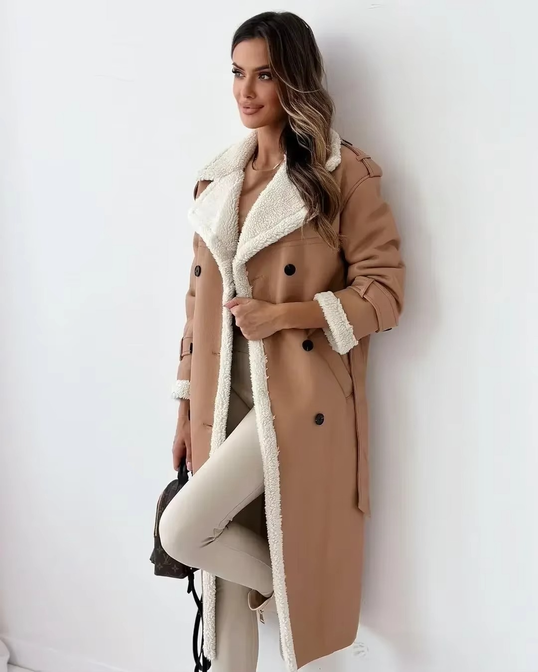Manteau Trench Femme En Cuir PU Peluche Doublure Avec Col Debout Et Double Boutonnage